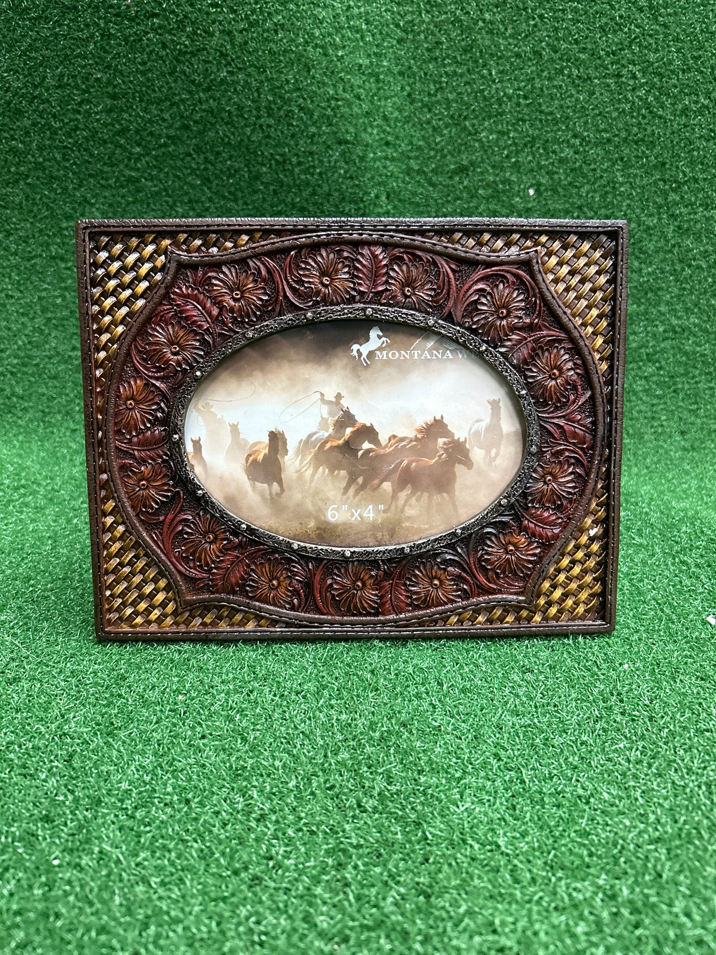 Picture Frame Holds a 6"X 4" Picture