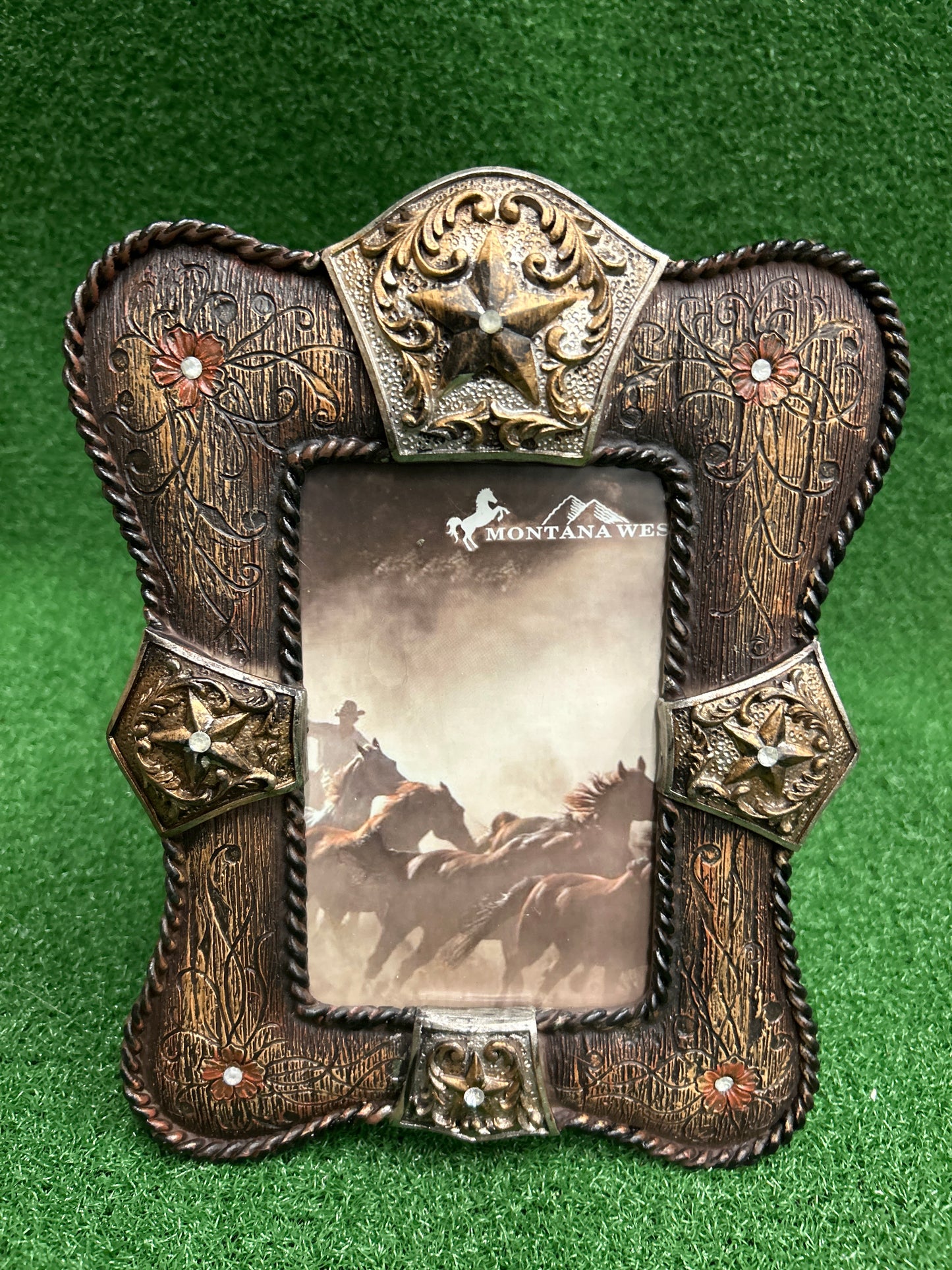 Picture Frame Holds a 6"X 4" Picture