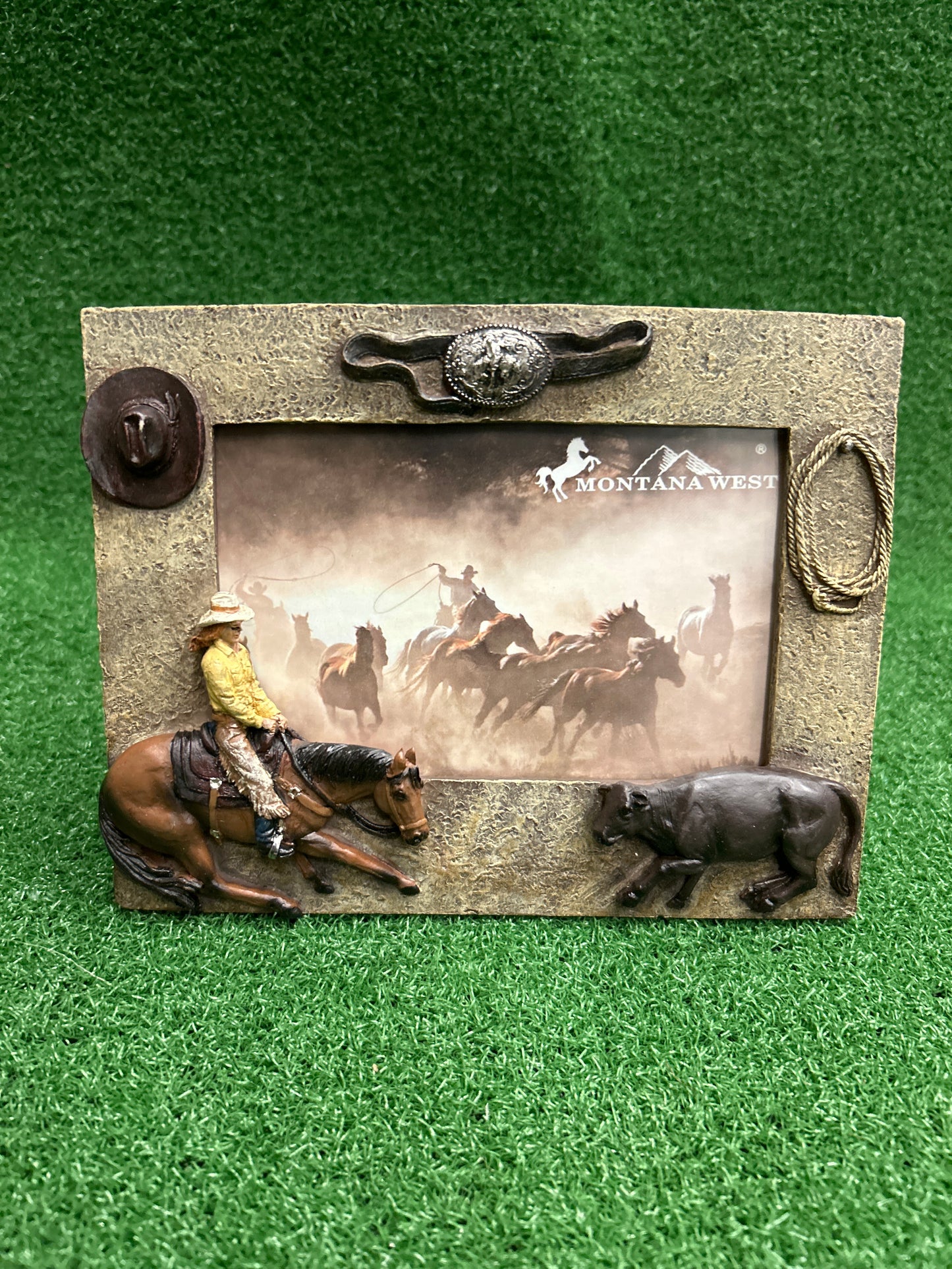 Picture Frame Holds a 6"X 4" Picture