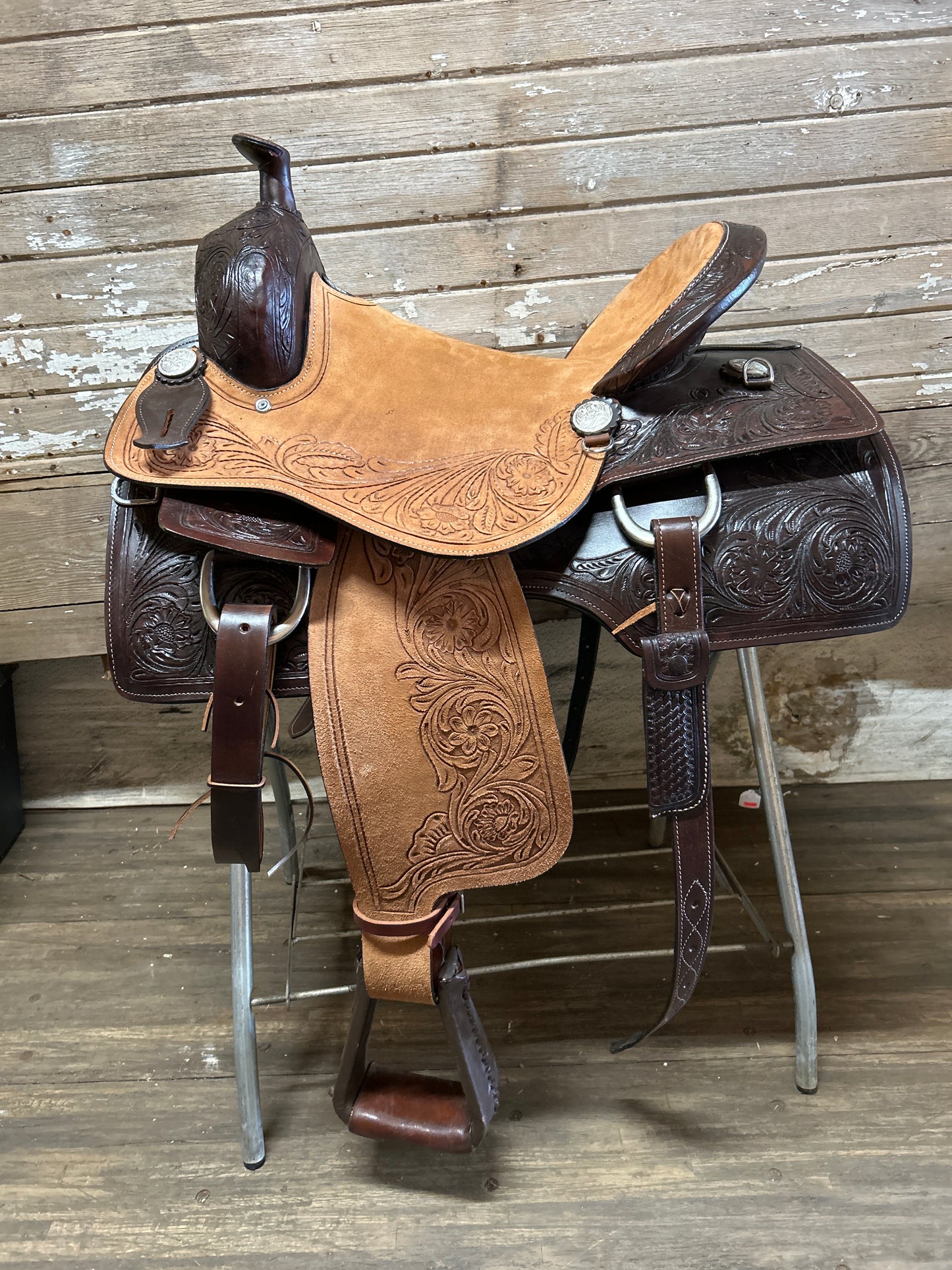 New 16" Saddle With 6" Gullet ✳️ FREE SHIPPING ✳️
