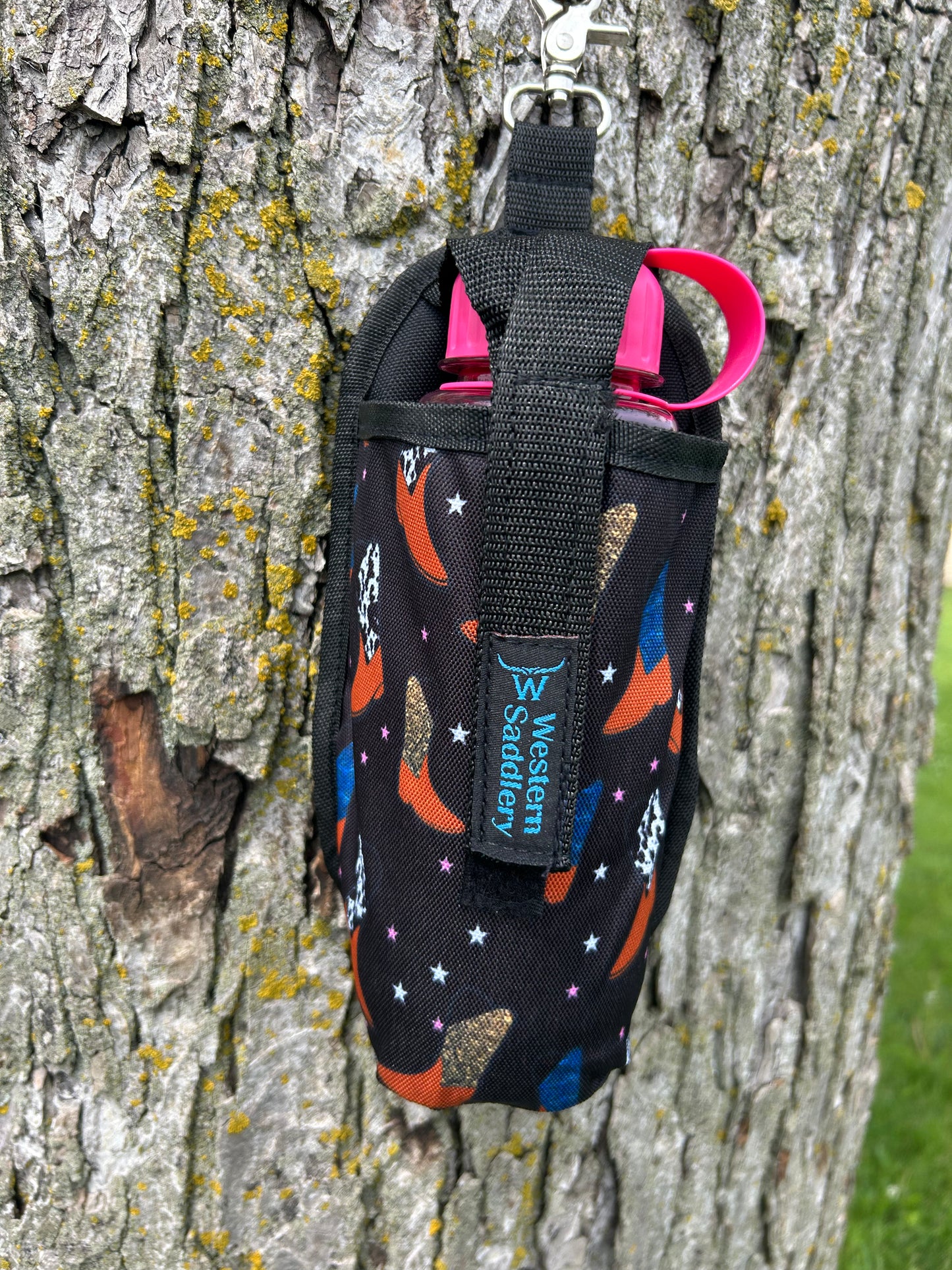 Insulated Water Bottle Carrier. Holds 16 to 32 oz Bottle