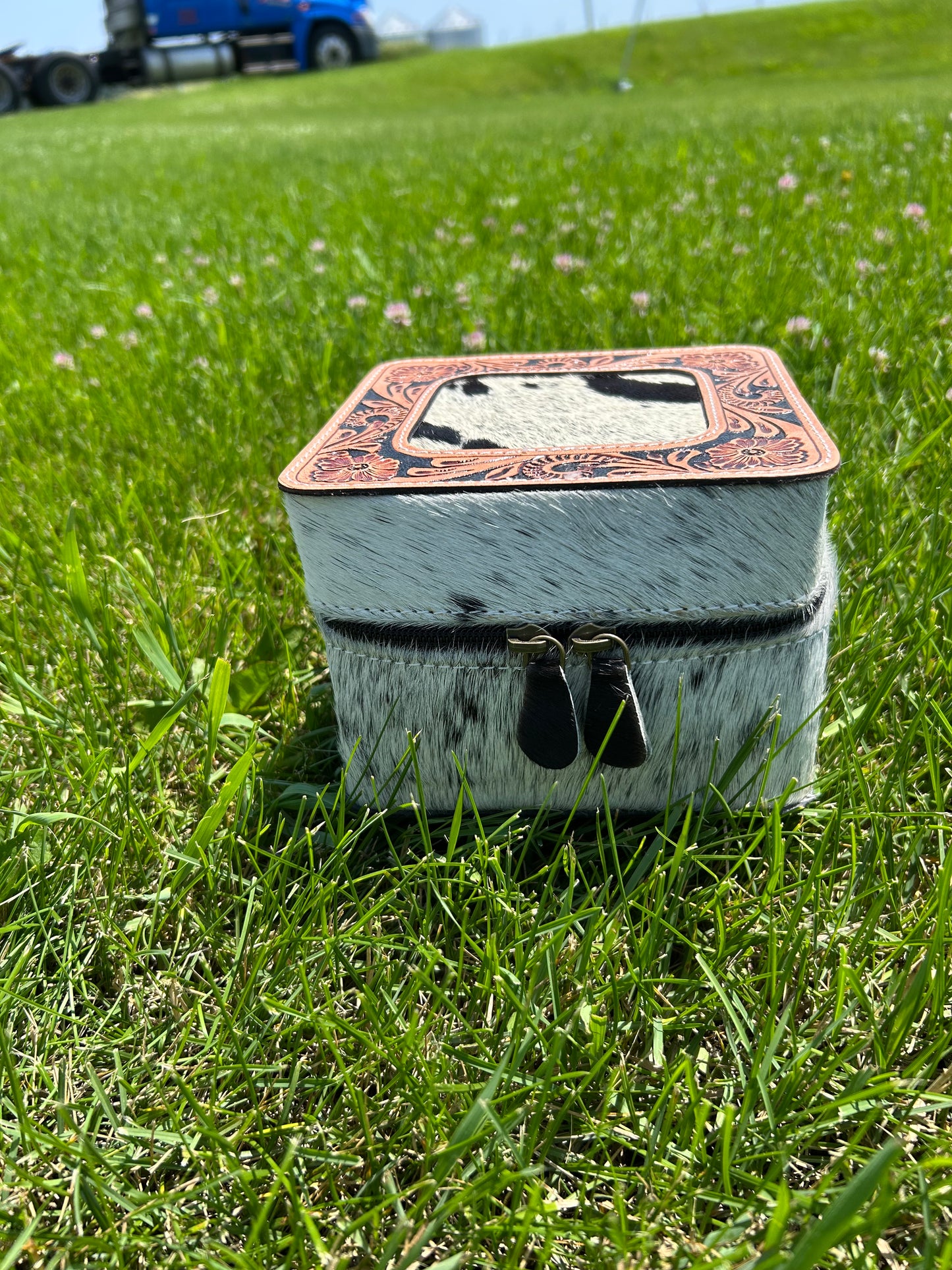 6x6x4.5 Cowhide Jewelry Box