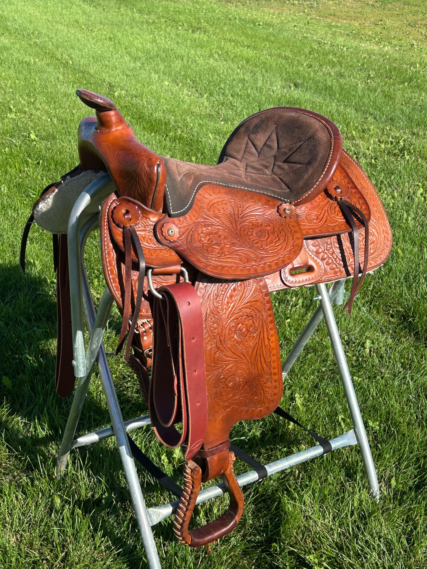 Used 16” Trail Saddle 6.5” Gullet Very Good Condition
