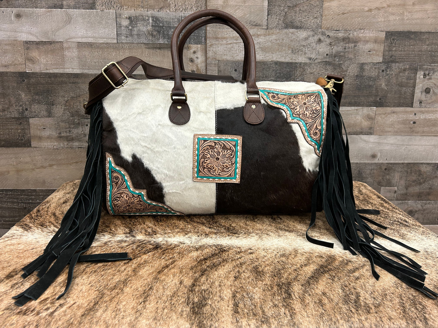 100% Leather & Cowhide Duffel Bag. 21” x 12” x 10” With Adjustable Shoulder Strap ✳️ FREE SHIPPING ✳️