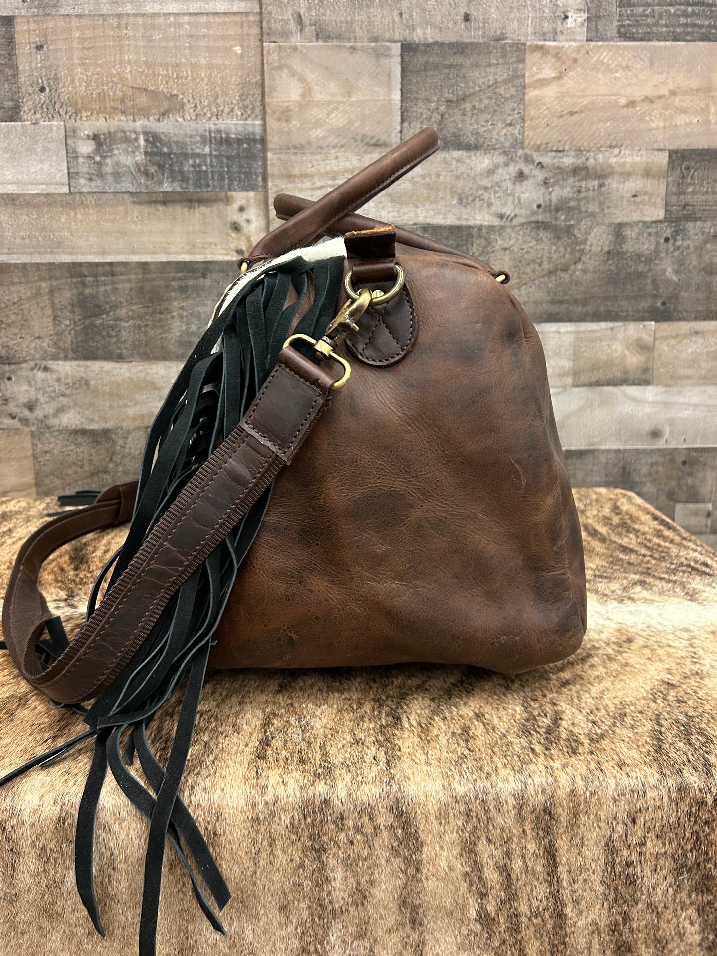 100% Leather & Cowhide Duffel Bag. 21” x 12” x 10” With Adjustable Shoulder Strap ✳️ FREE SHIPPING ✳️
