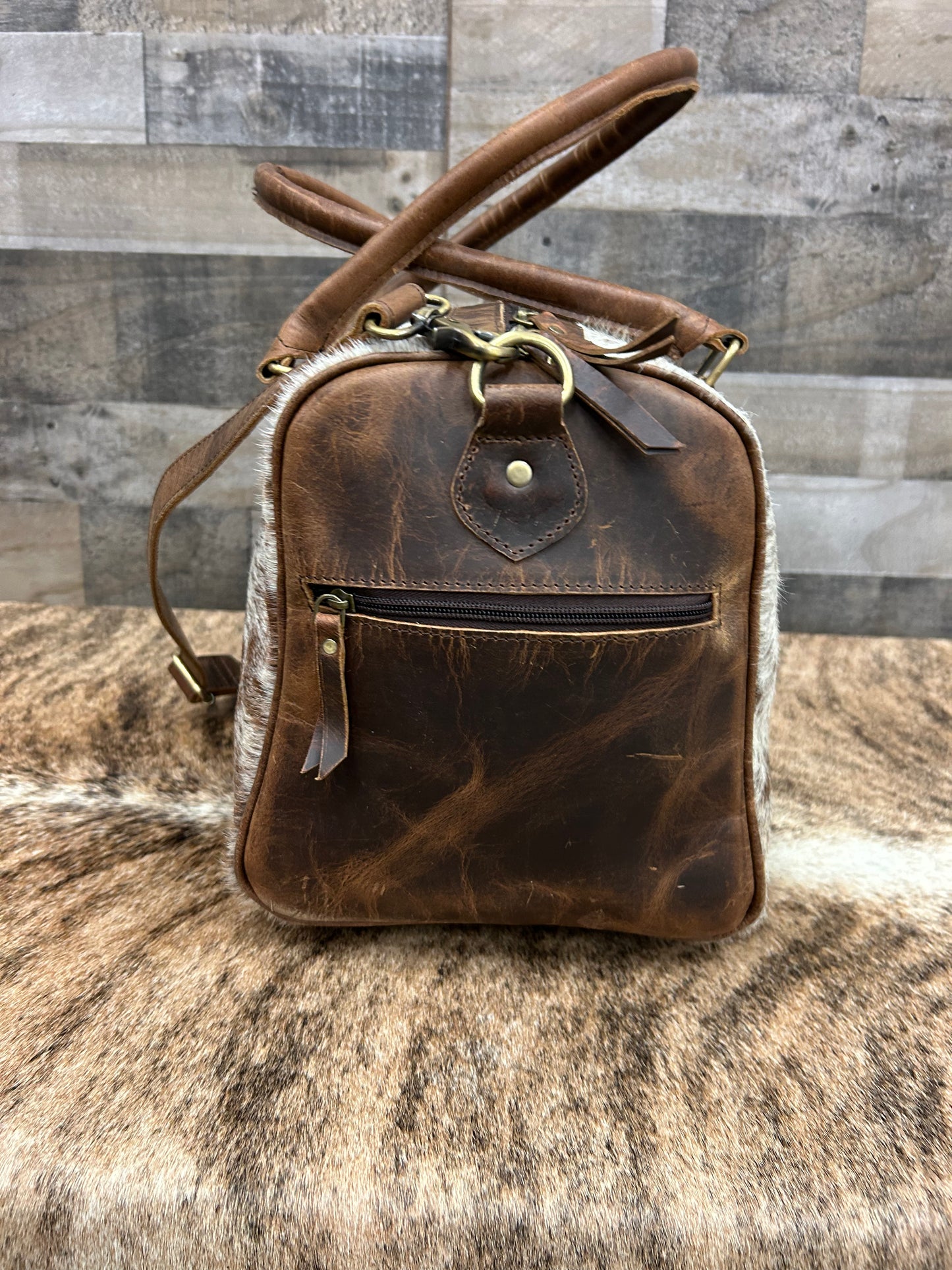 100% Leather Duffel Bag With Cowhide 19” x 10” x 10” With Adjustable Shoulder Strap✳️ FREE SHIPPING ✳️