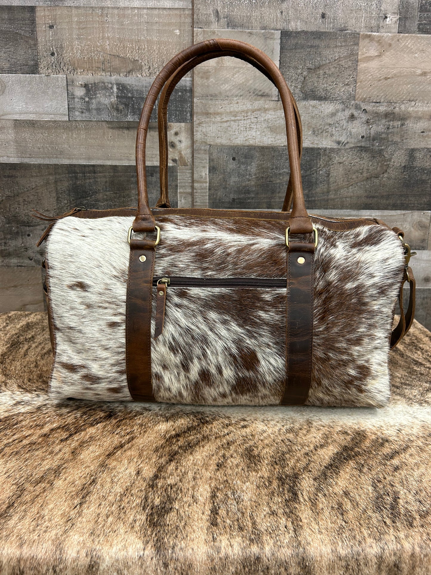 100% Leather Duffel Bag With Cowhide 19” x 10” x 10” With Adjustable Shoulder Strap✳️ FREE SHIPPING ✳️