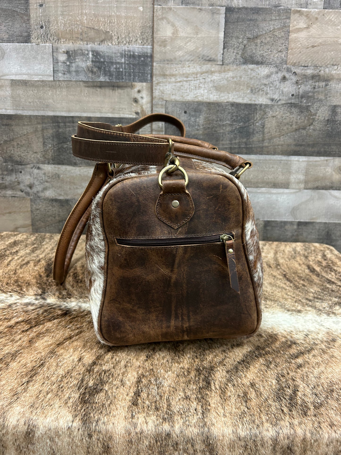 100% Leather Duffel Bag With Cowhide 19” x 10” x 10” With Adjustable Shoulder Strap✳️ FREE SHIPPING ✳️