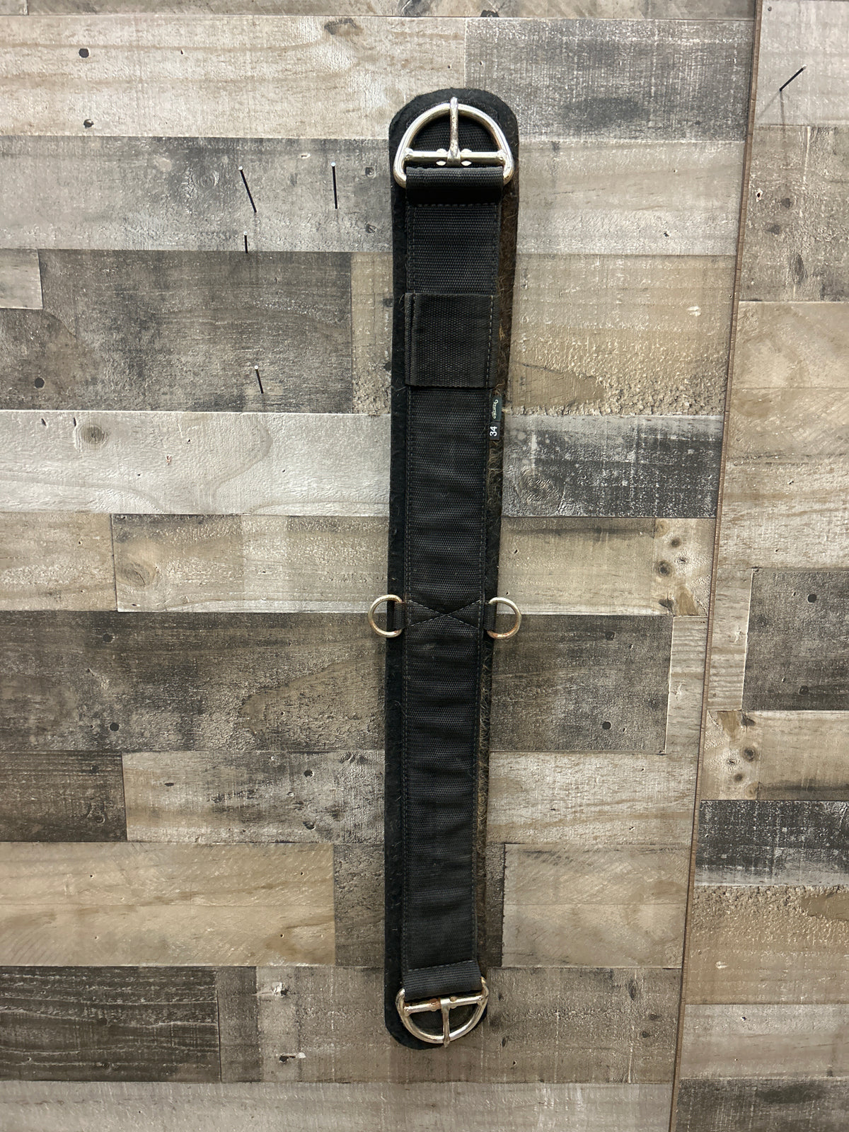 34” Used Weaver Cinch in good condition