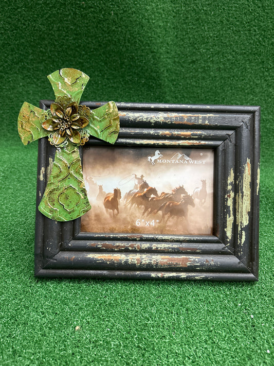 Picture Frame Holds a 6"X 4" Picture