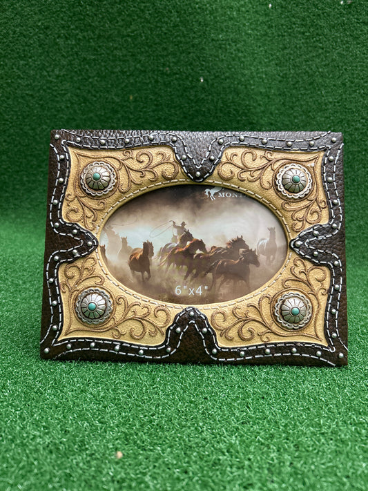 Picture Frame Holds a 6"X 4" Picture