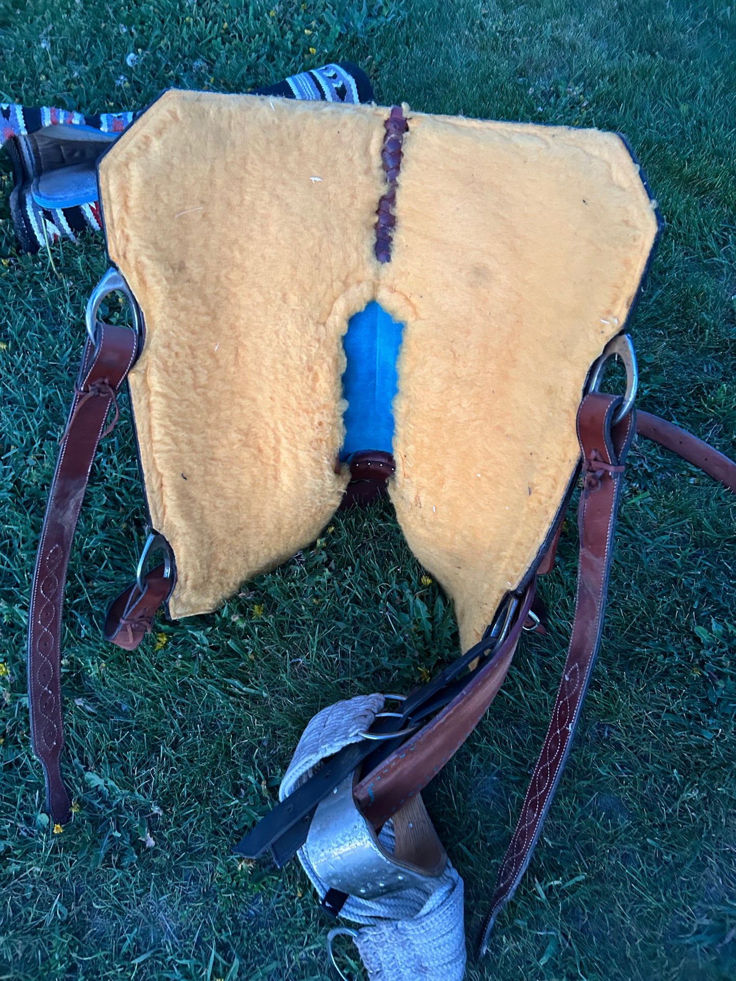 16.5” Lightly Used Western Saddlery Saddle 8” Gullet ✳️Free Shipping ✳️