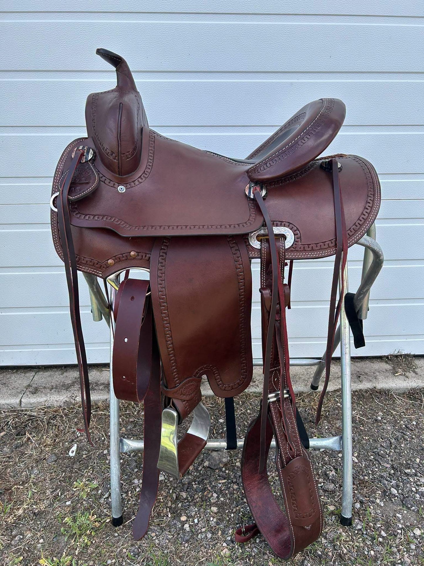 15” Silver Royal with 7” Gullet. Luxurious hot oiled leather
