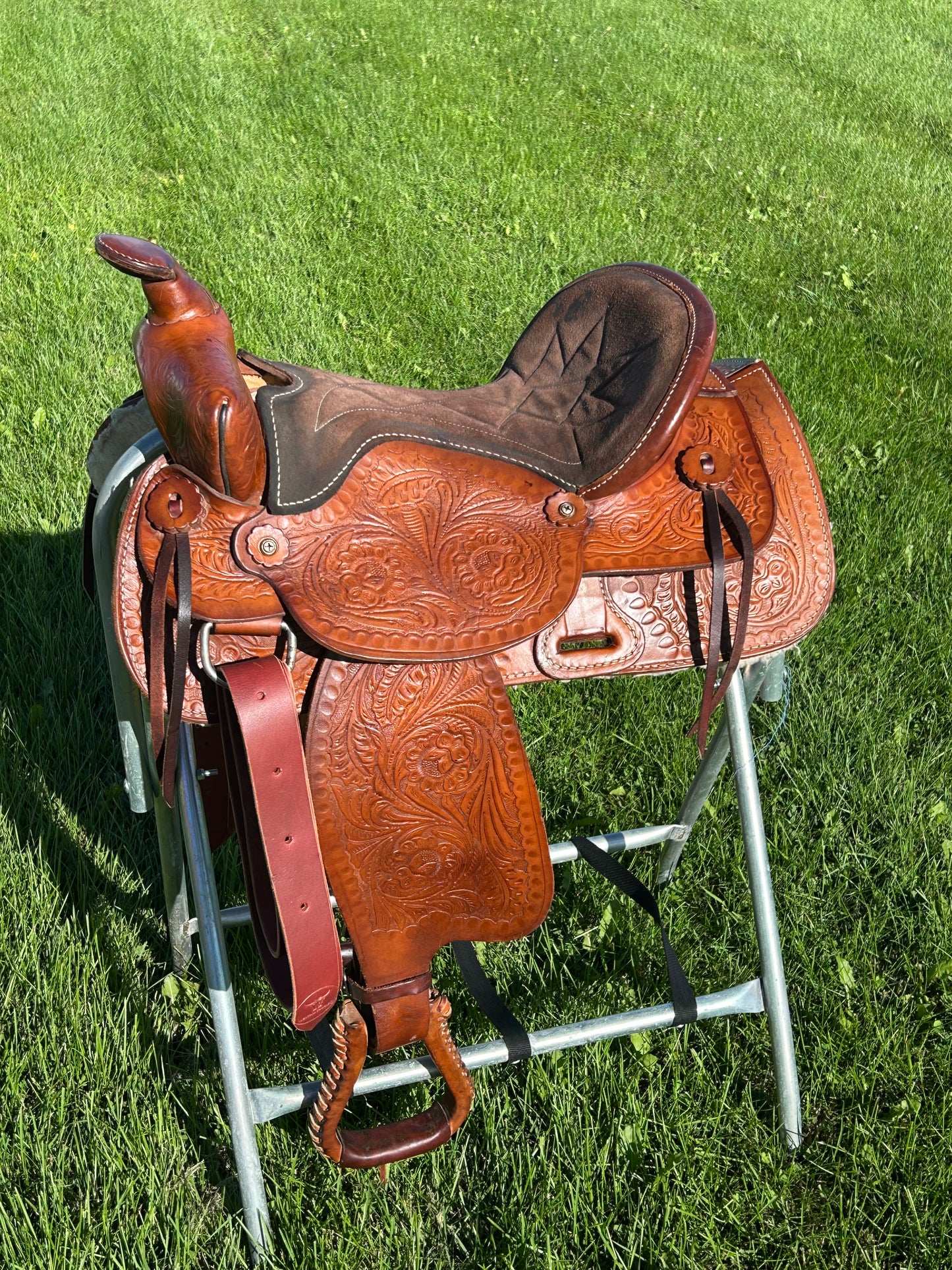 Used 16” Trail Saddle 6.5” Gullet Very Good Condition