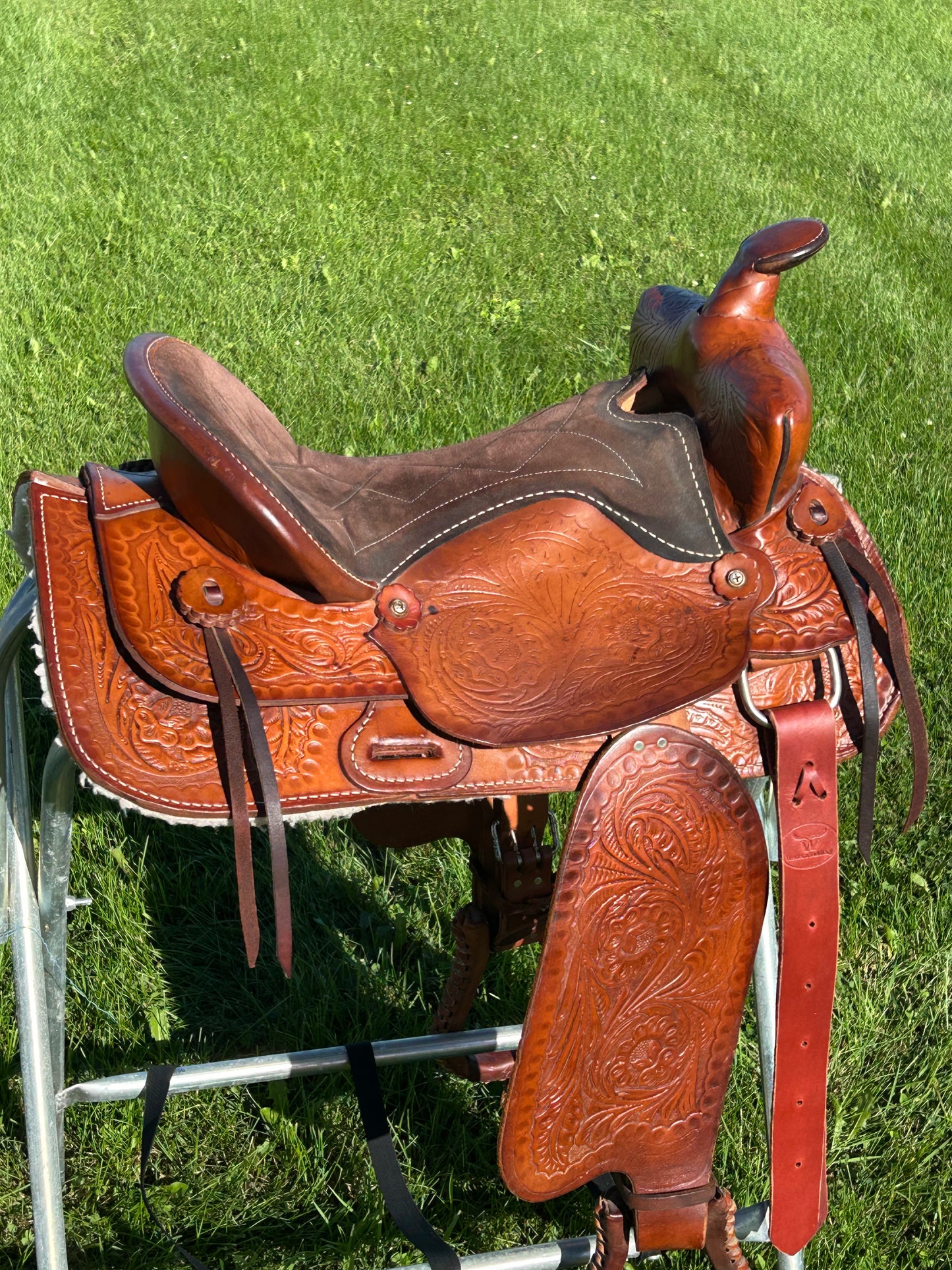 Used 16” Trail Saddle 6.5” Gullet Very Good Condition
