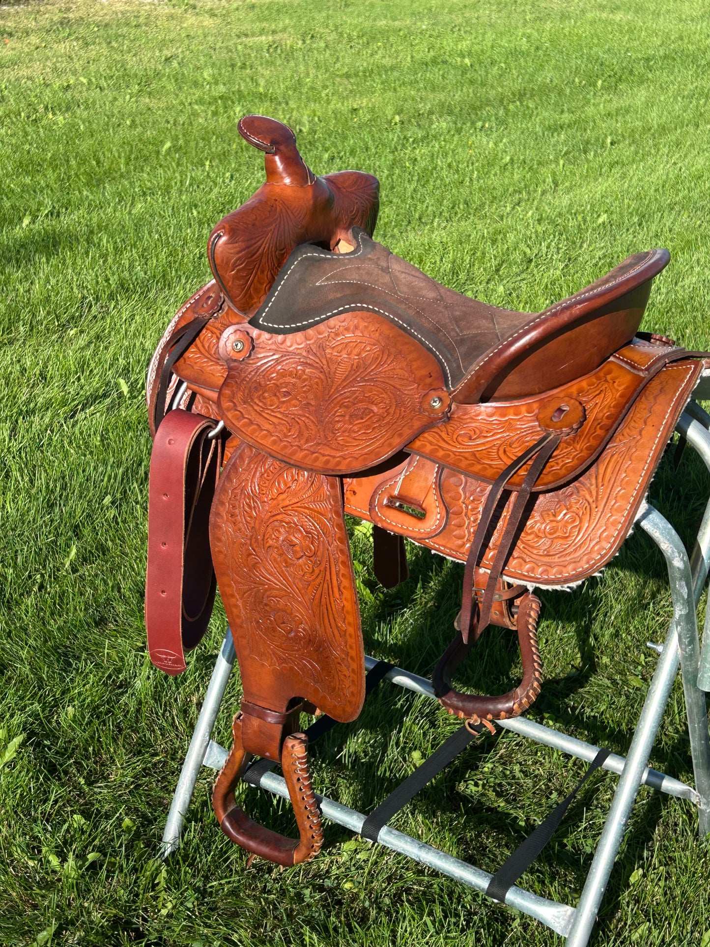 Used 16” Trail Saddle 6.5” Gullet Very Good Condition