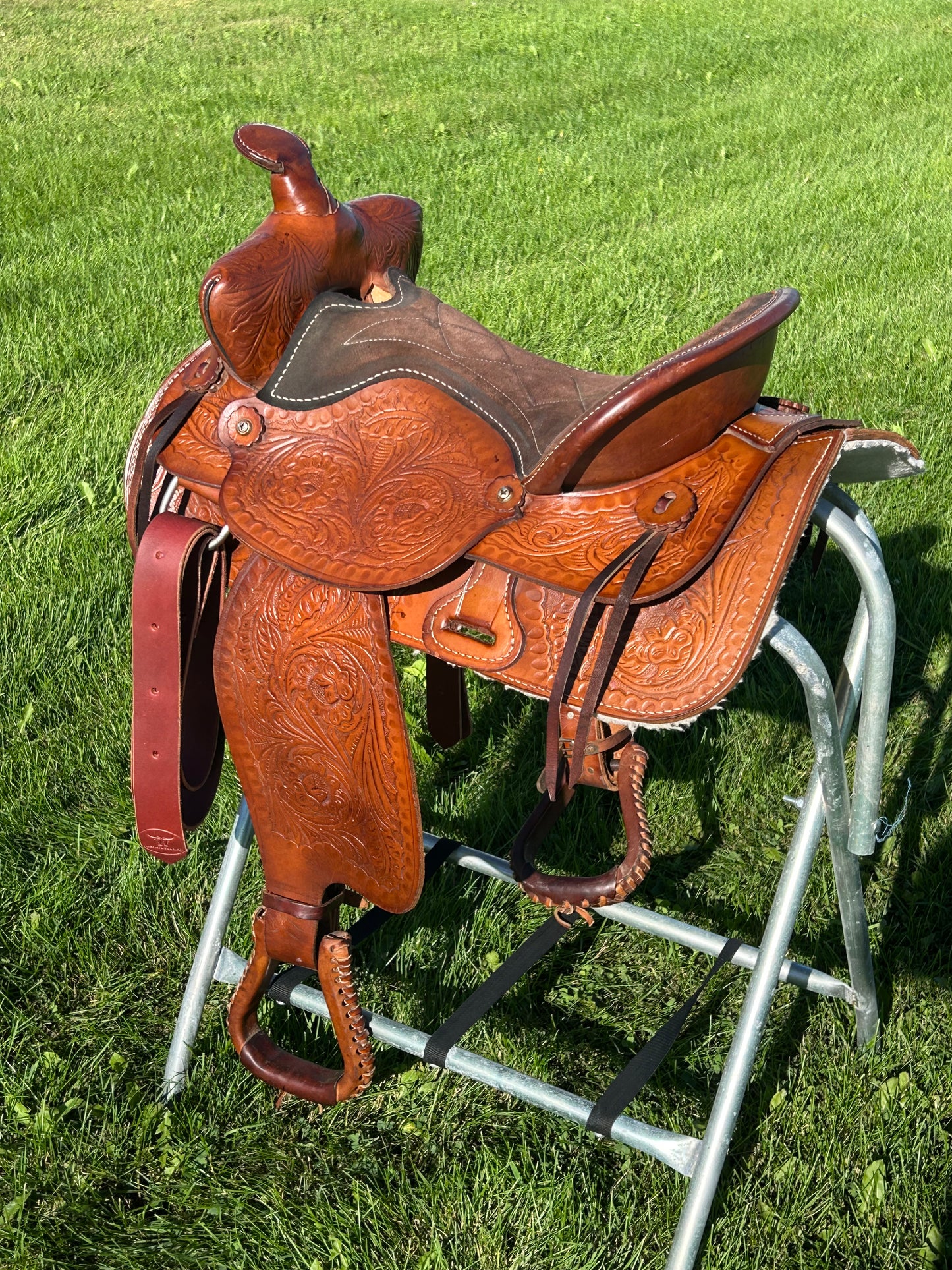 Used 16” Trail Saddle 6.5” Gullet Very Good Condition