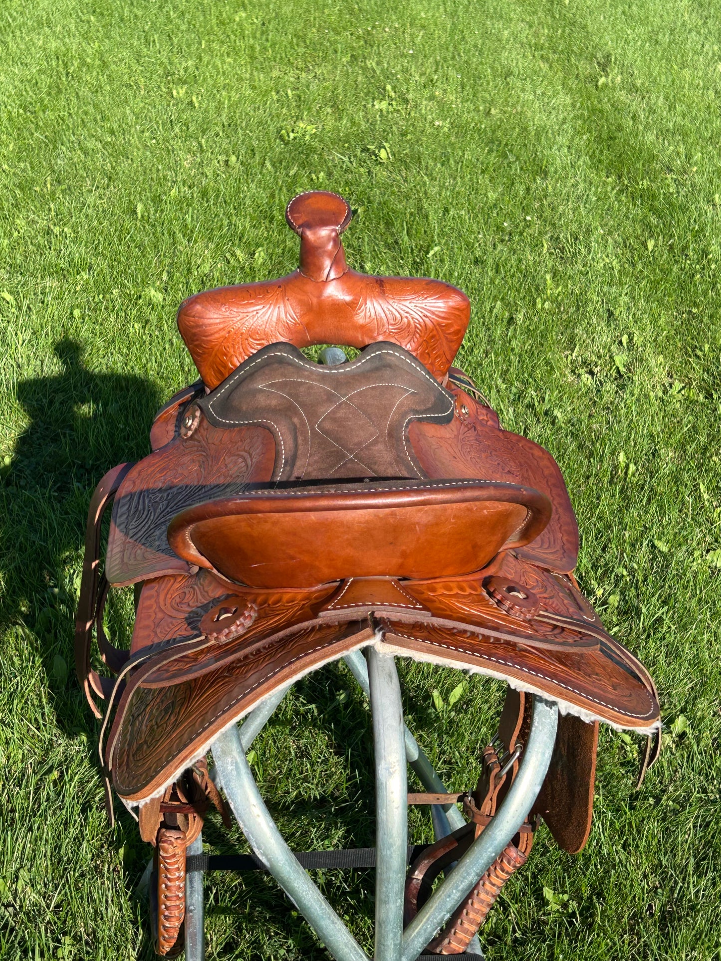 Used 16” Trail Saddle 6.5” Gullet Very Good Condition