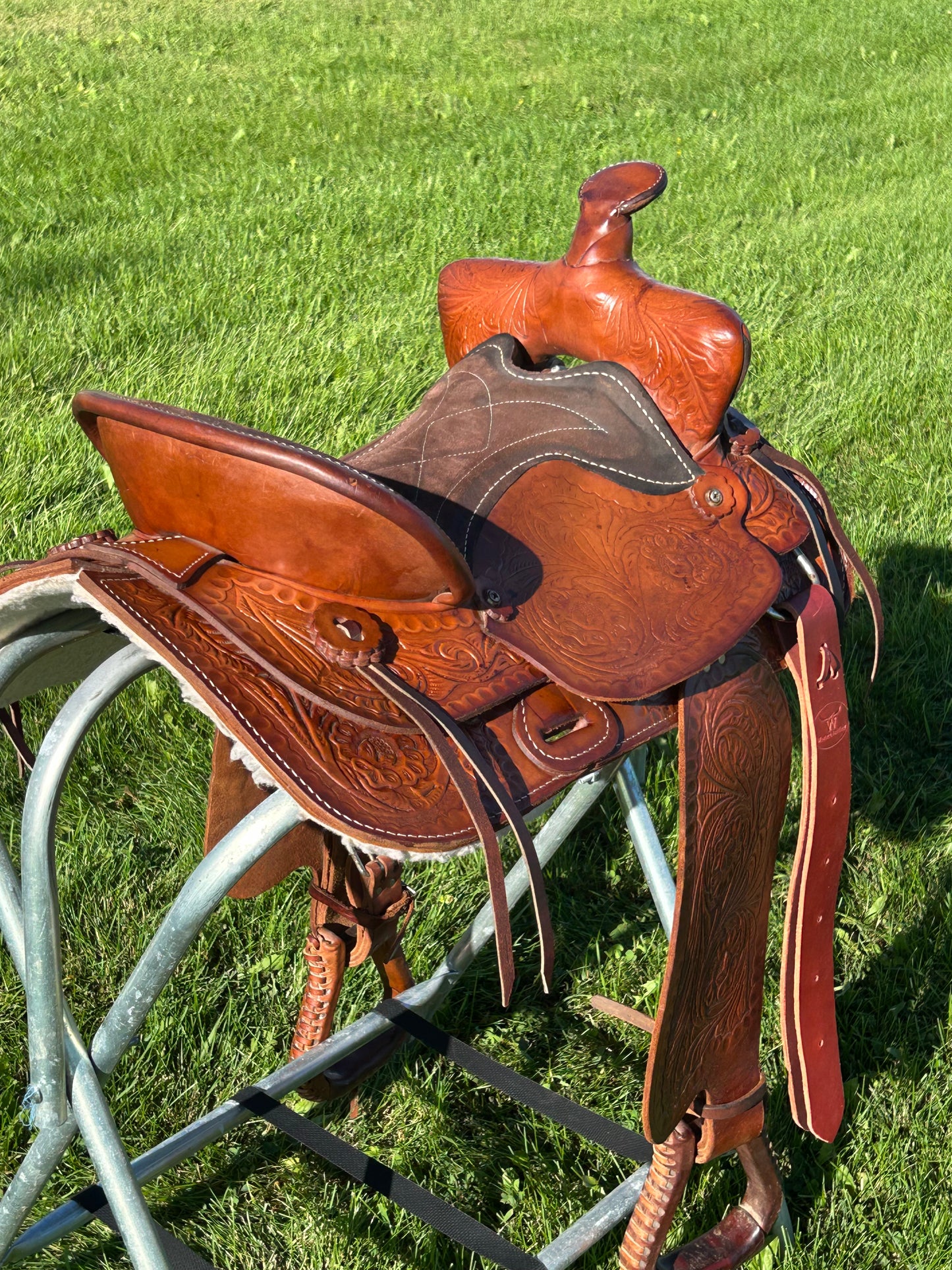 Used 16” Trail Saddle 6.5” Gullet Very Good Condition