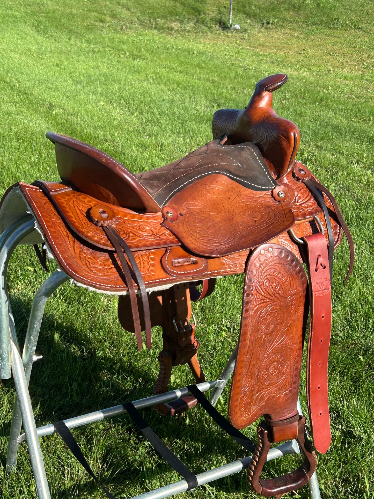 Used 16” Trail Saddle 6.5” Gullet Very Good Condition