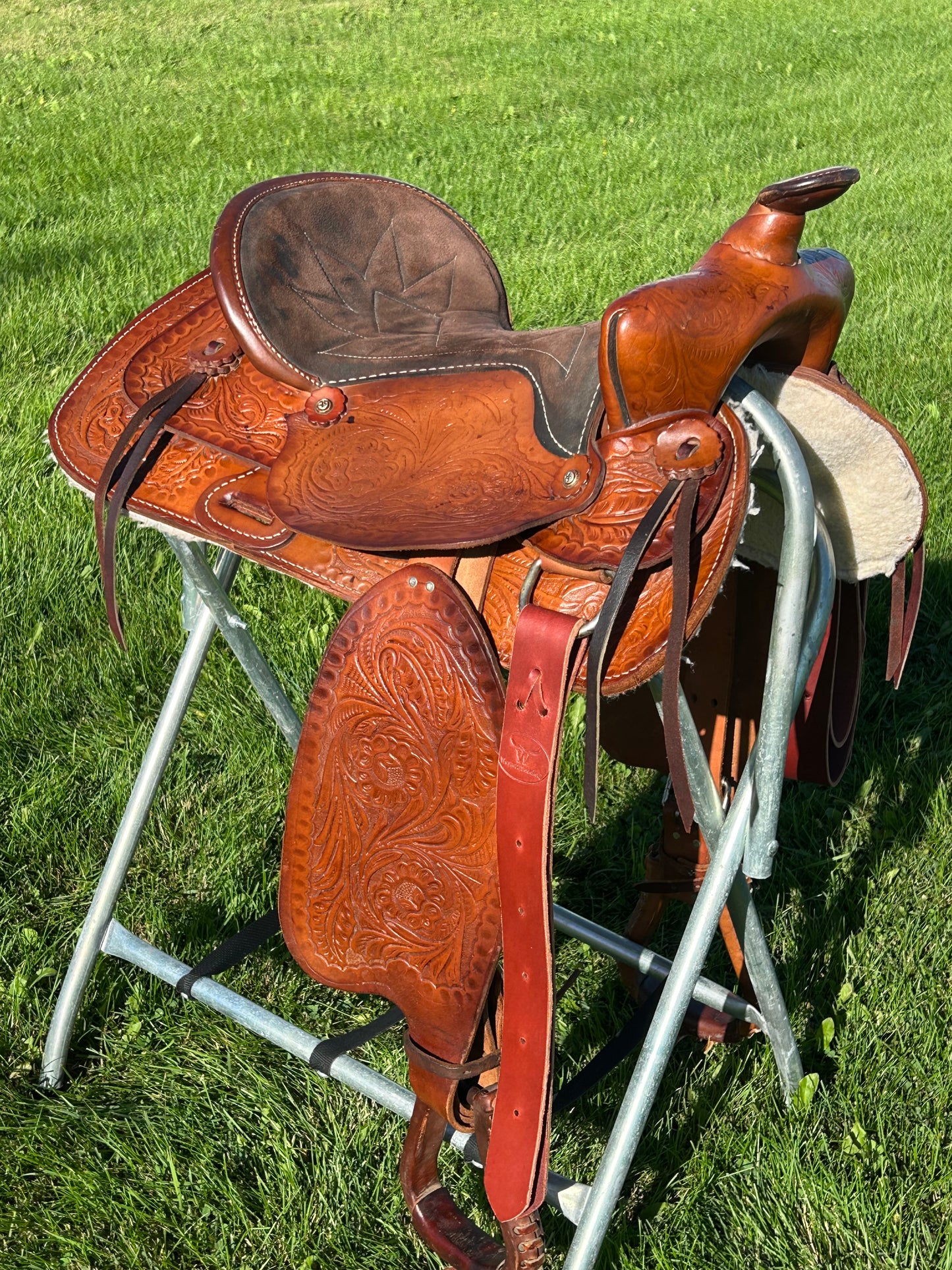 Used 16” Trail Saddle 6.5” Gullet Very Good Condition