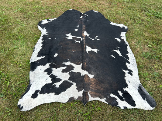 7’ 8” x 5’ 6”Cowhide 🔥Free Shipping 🔥