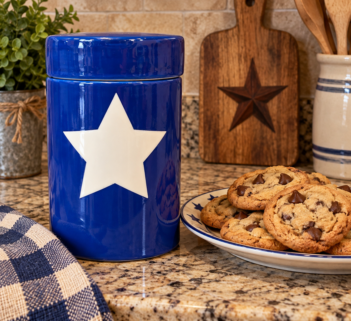 Porcelain cookie jar 5” diameter 8” tall ￼