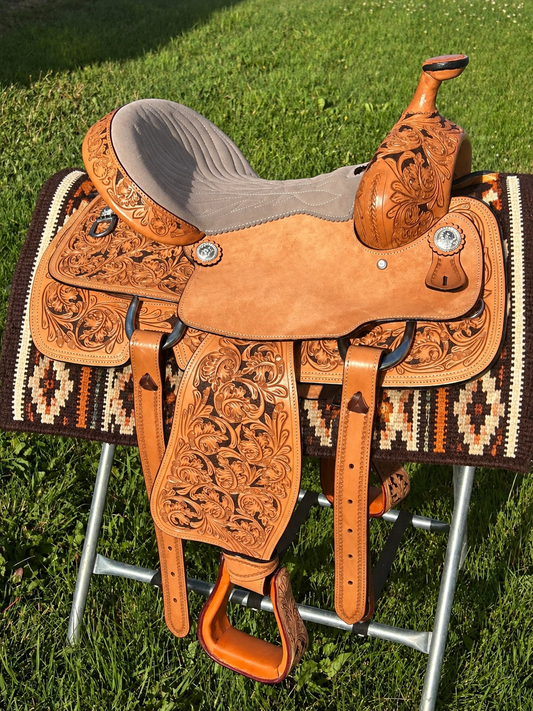16.5-inch padded seat, and a 7-inch gullet on a fiberglass tree, affordable ride without breaking the bank