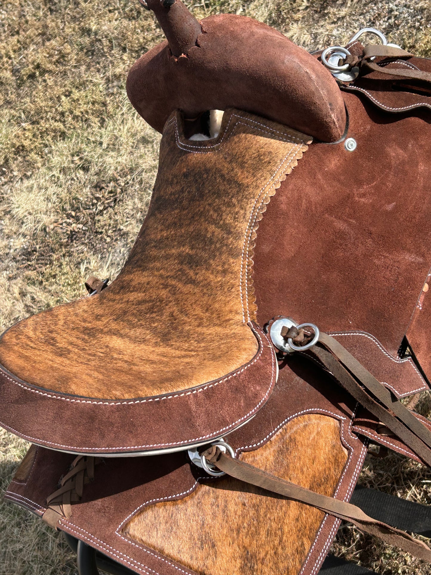 15” South Point Saddle 7” Gullet,Fiberglass Tree, With Real Cowhide & Shock Absorbing Neoprene Padding Bottom Covered By Fleece