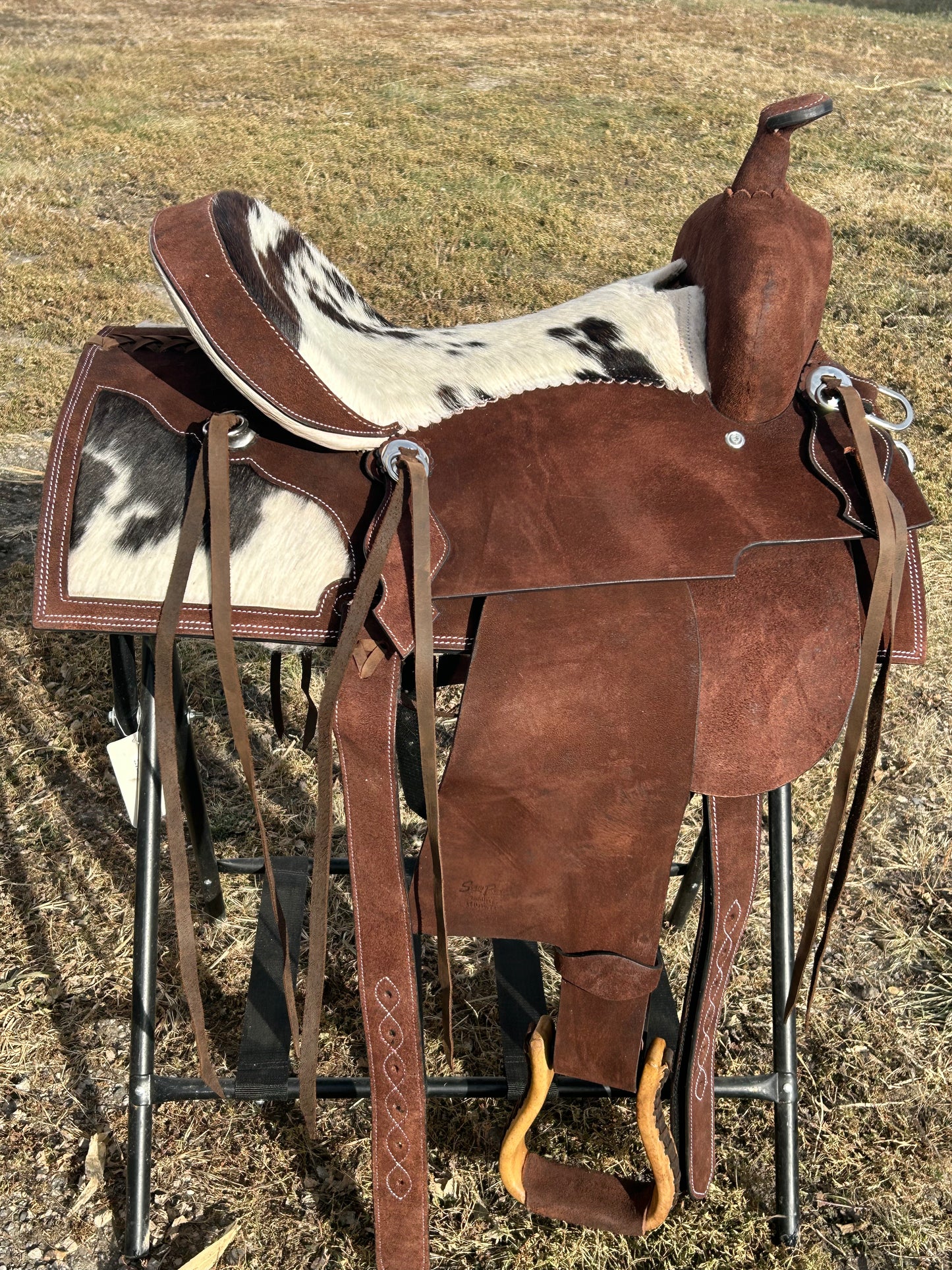 16” South Point Saddle 7” Gullet,Fiberglass Tree, With Real Cowhide & Shock Absorbing Neoprene Padding Bottom Covered By Fleece