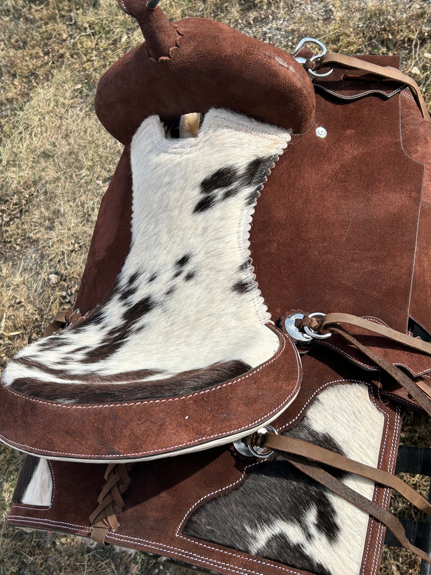 16” South Point Saddle 7” Gullet,Fiberglass Tree, With Real Cowhide & Shock Absorbing Neoprene Padding Bottom Covered By Fleece