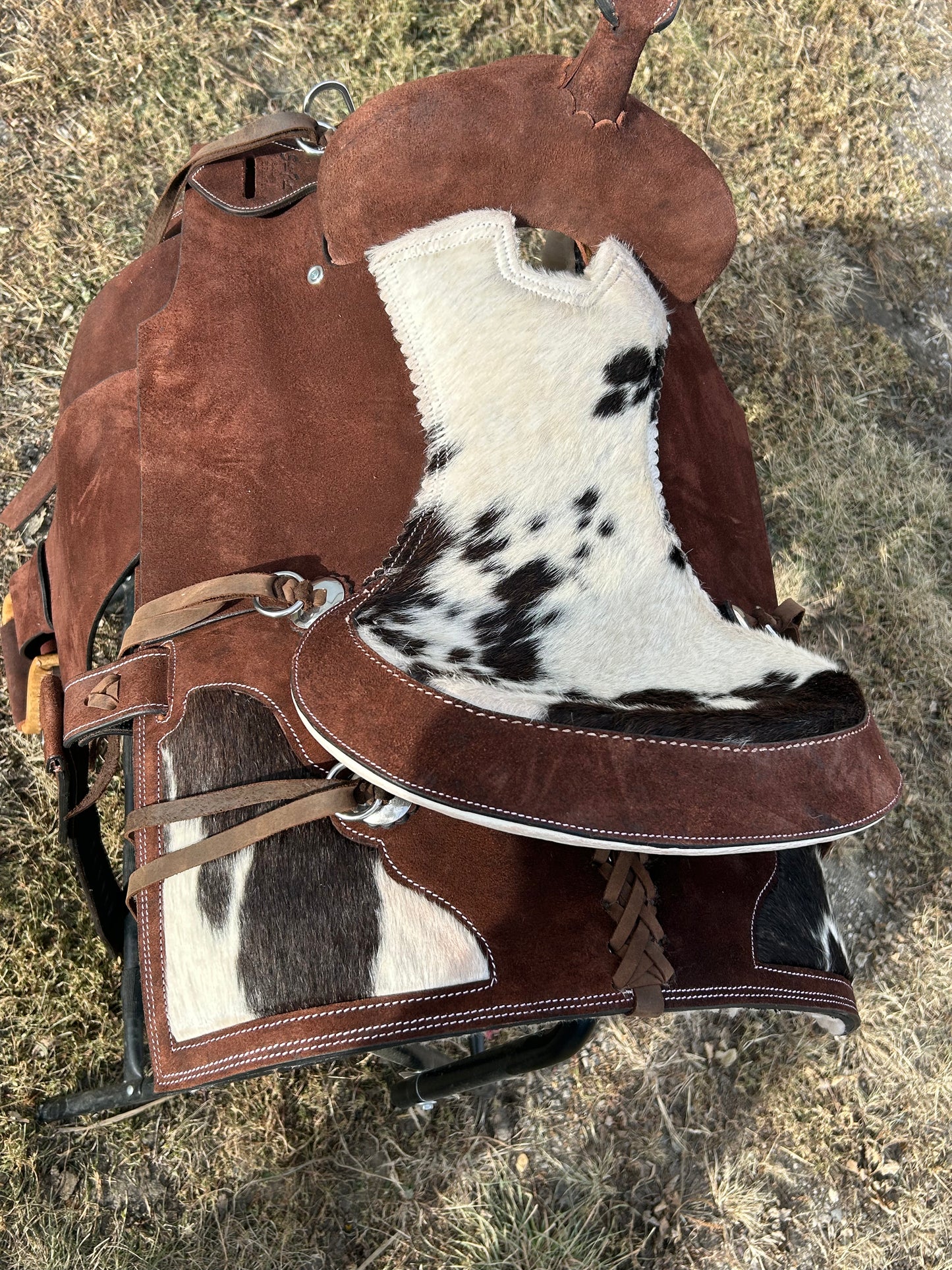 16” South Point Saddle 7” Gullet,Fiberglass Tree, With Real Cowhide & Shock Absorbing Neoprene Padding Bottom Covered By Fleece