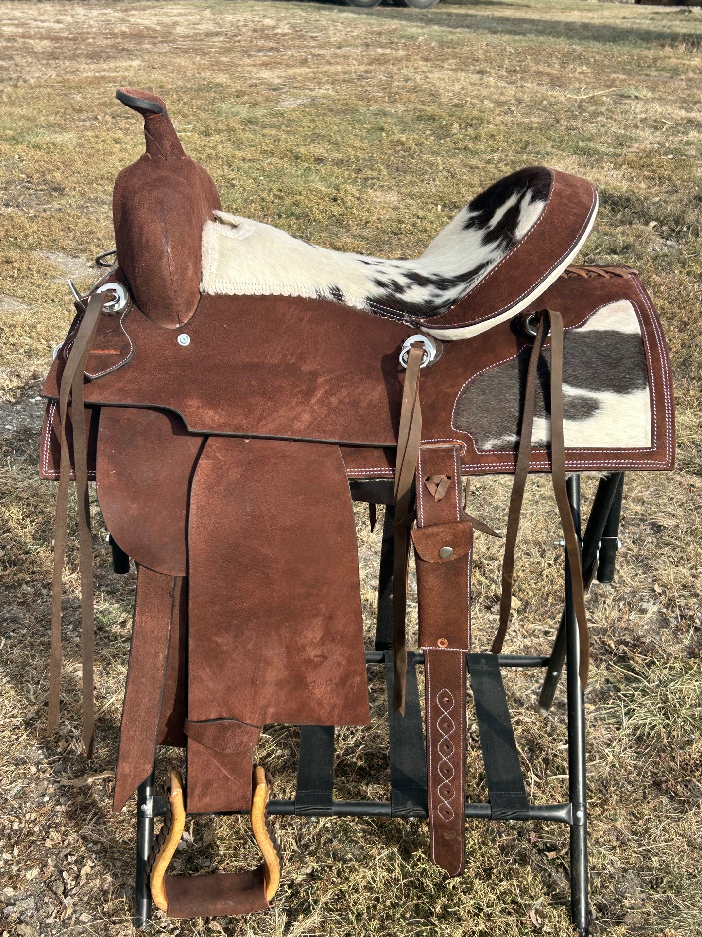 16” South Point Saddle 7” Gullet,Fiberglass Tree, With Real Cowhide & Shock Absorbing Neoprene Padding Bottom Covered By Fleece